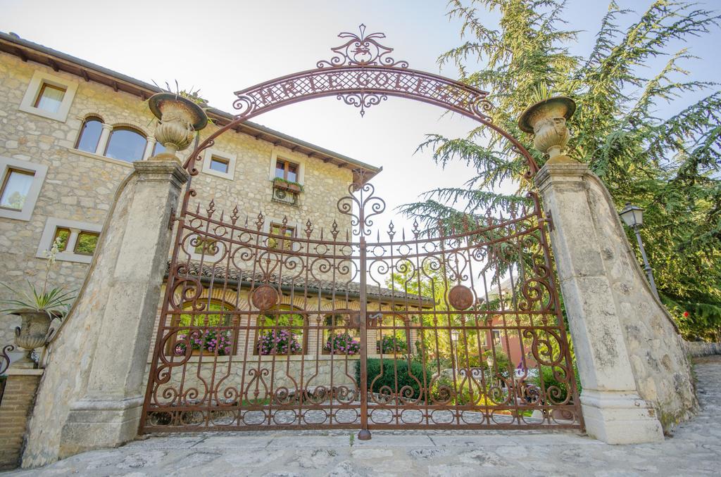 Le Gole Ristorante & Resort Celano Buitenkant foto
